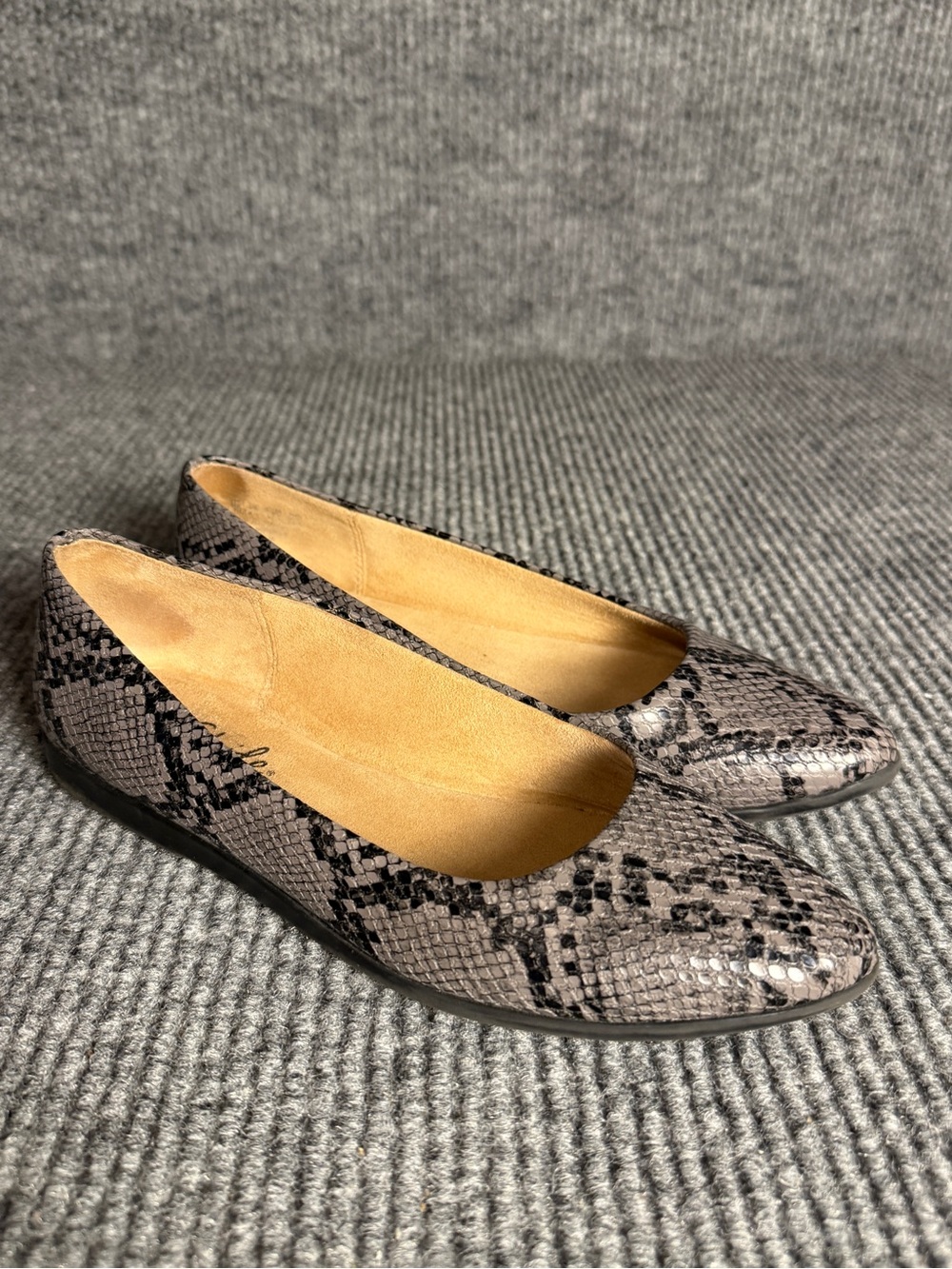 LifeStride Snakeskin Ballet Flats Grey Black Size 7.5 EUC